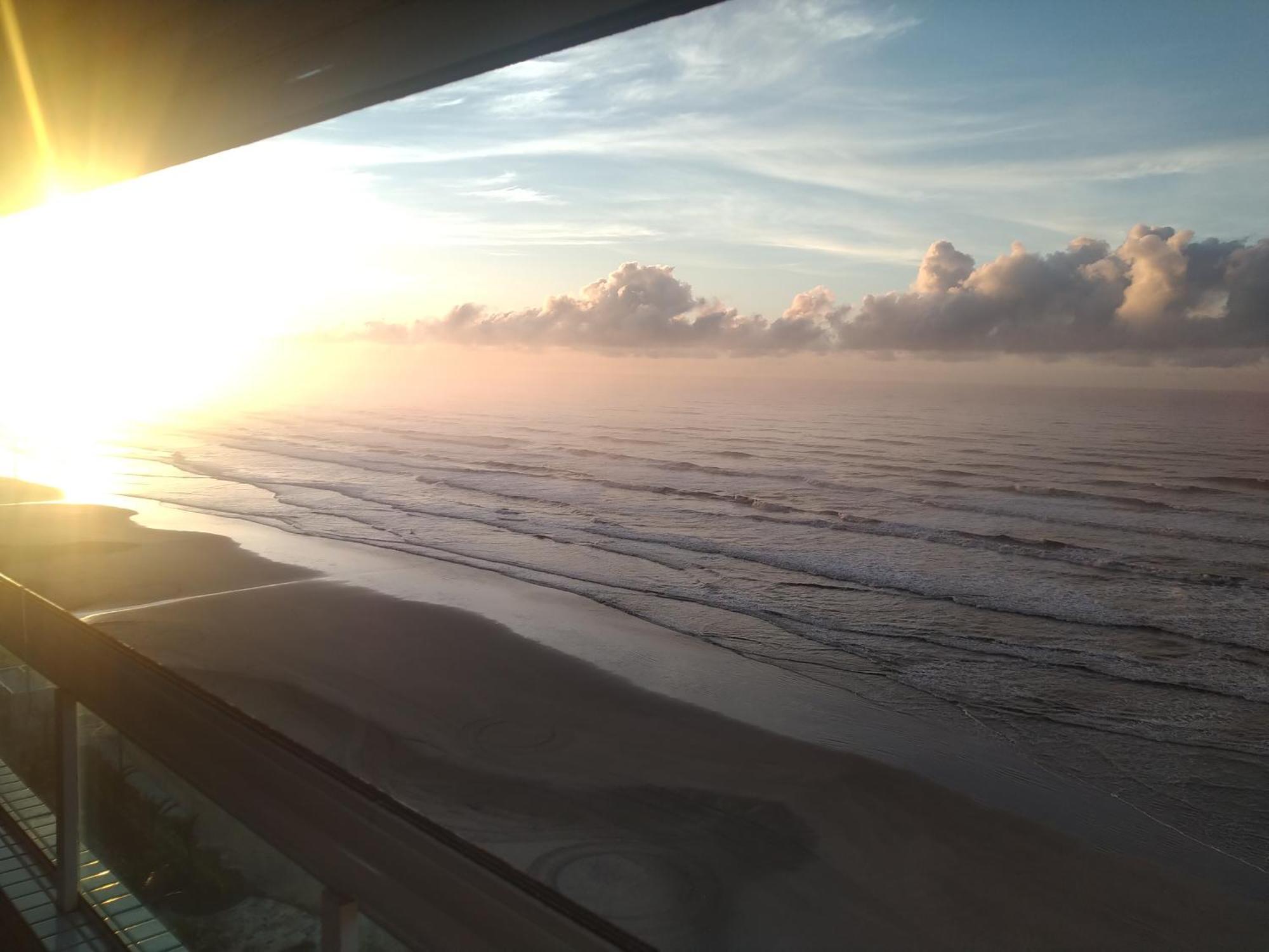 Apartamento Frente Mar Pe Na Areia Praia Grande  Exterior foto